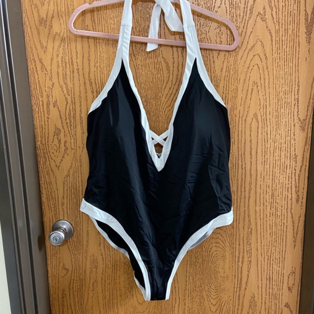 New Swimsuits For All Plunge halter Color block One Piece Cheeky Plus Size 18 - Picture 3 of 5